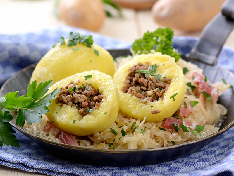 gefuellte-kartoffelknoedel-mit-speckkraut